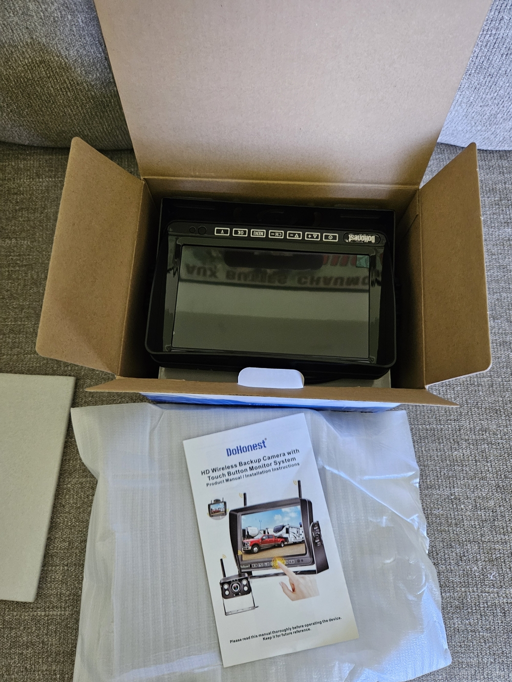 Wireless Rear View Camera Kit - Blue & White Box - Picture 3 of 3